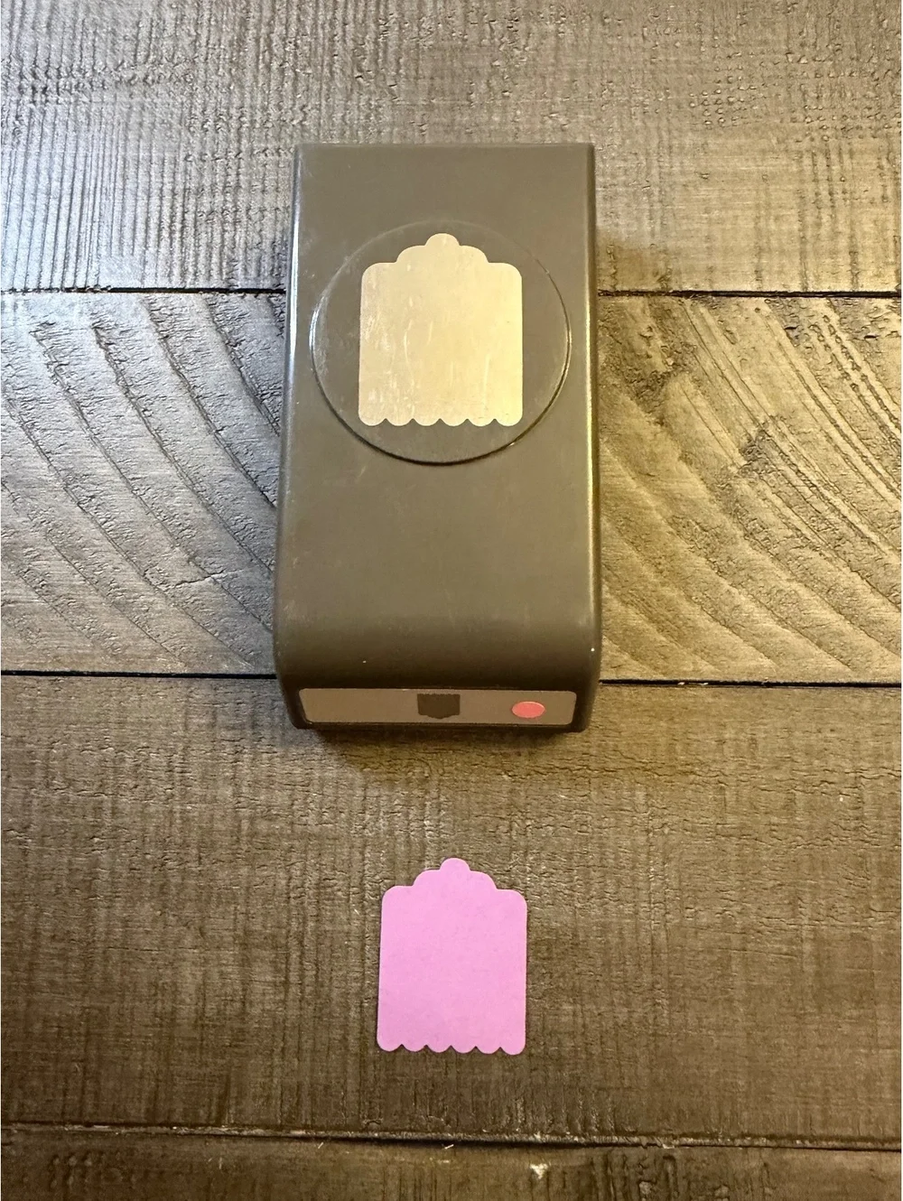Stampin’ Up Decorative Tag Label shape punch